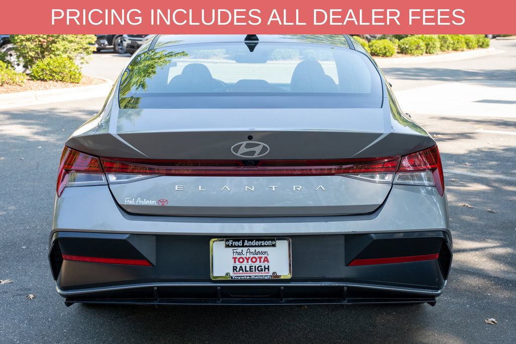 Used 2025 Hyundai Elantra SEL FWD image 4