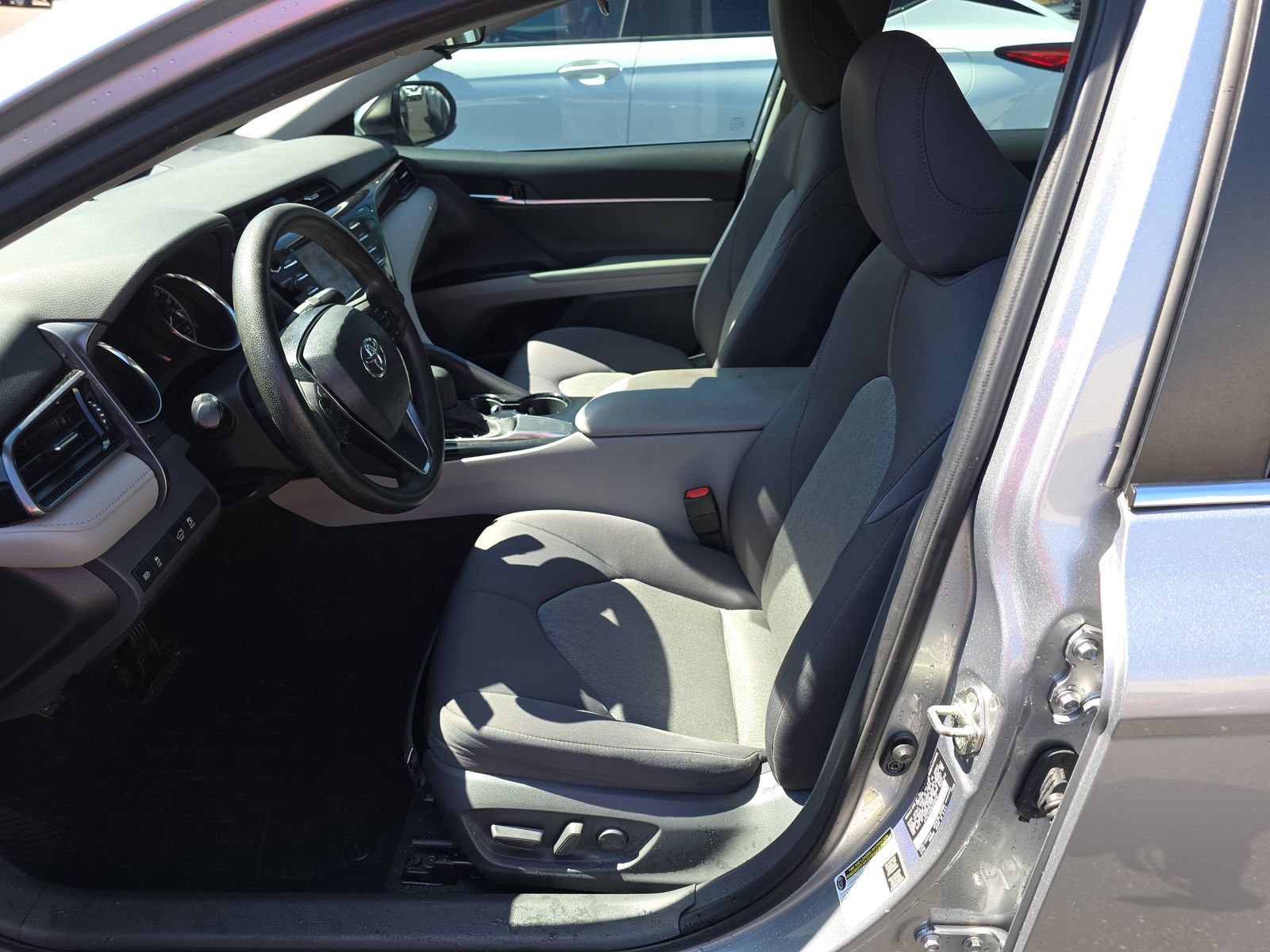 Used 2020 Toyota Camry LE image 14