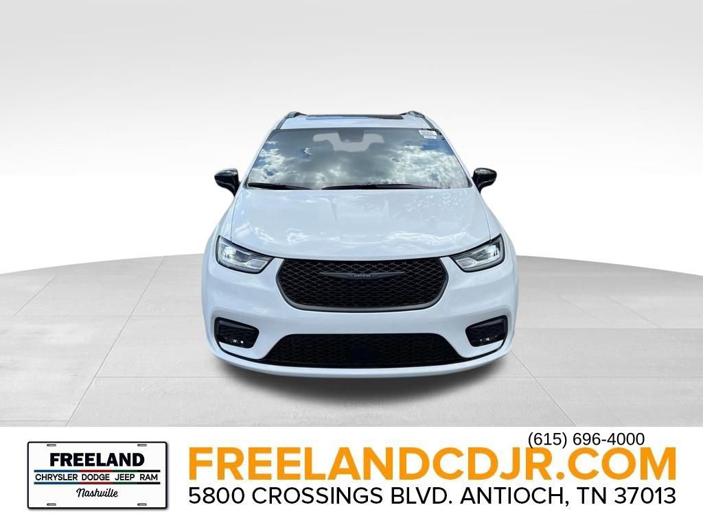 New 2026 Chrysler Pacifica Limited w/ S Appearance Package image 2