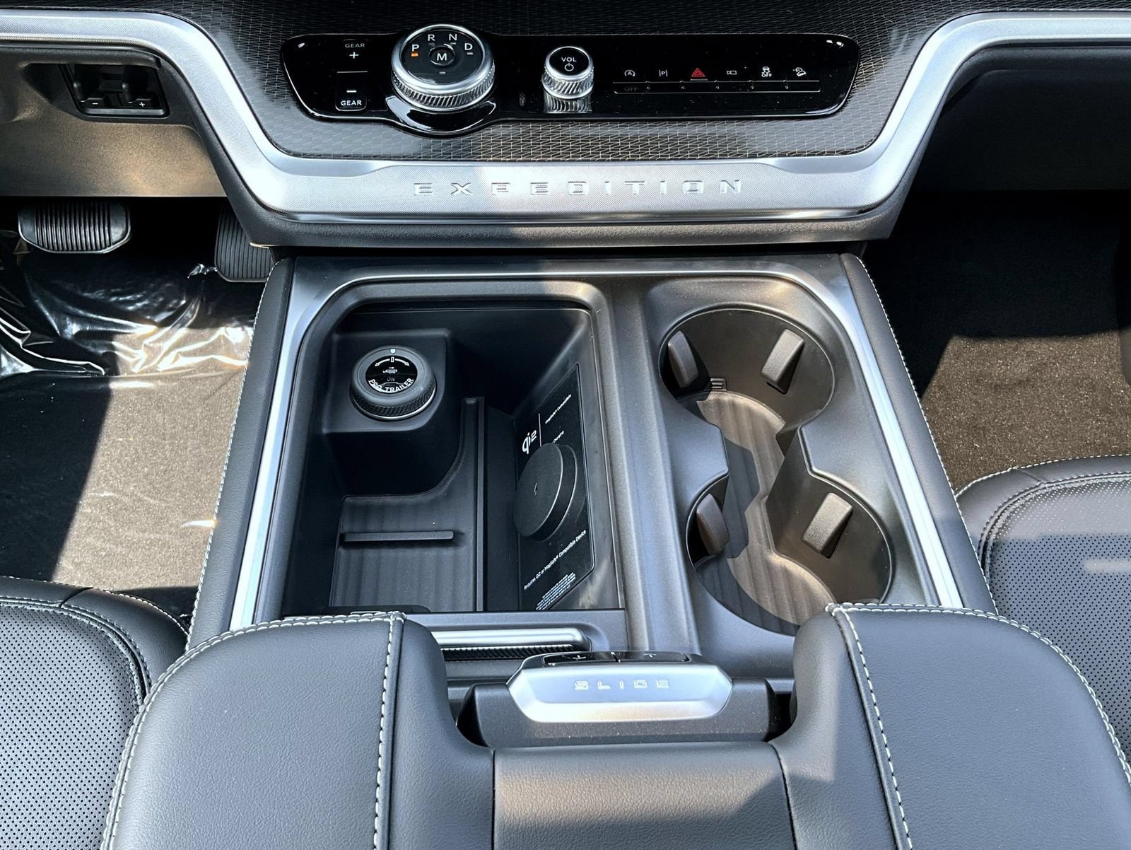 New 2027 Ford Expedition Platinum w/ Stealth Appearance Package AWD/4WD image 17
