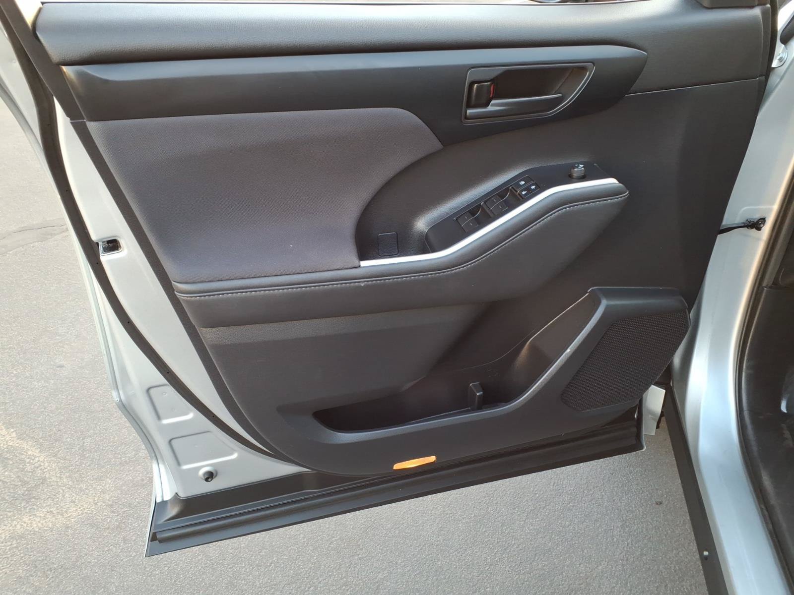 Certified 2020 Toyota Highlander L FWD image 13