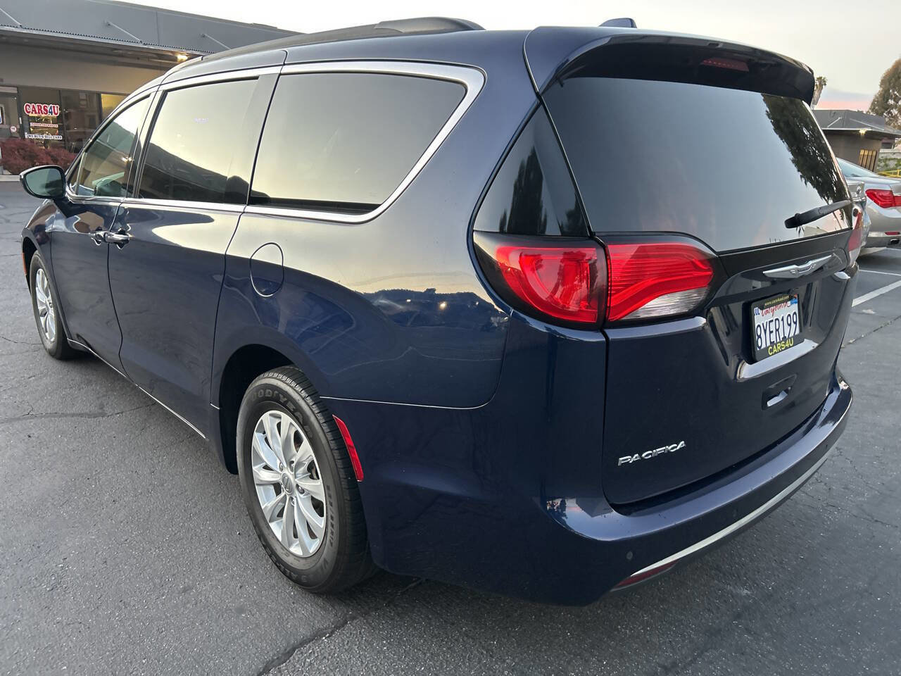 Used 2018 Chrysler Pacifica Touring Plus image 5