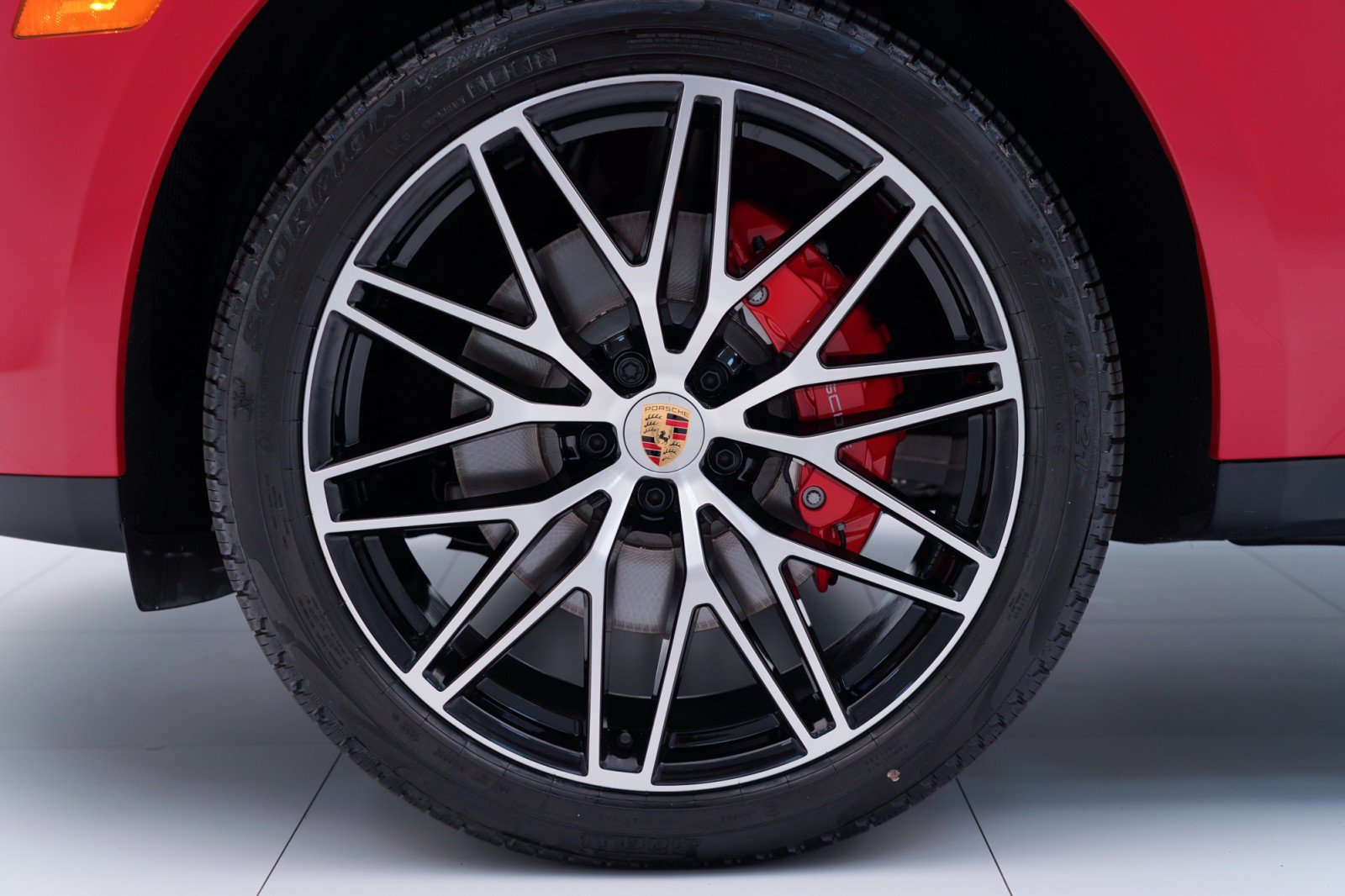 Certified 2023 Porsche Macan S AWD/4WD image 11