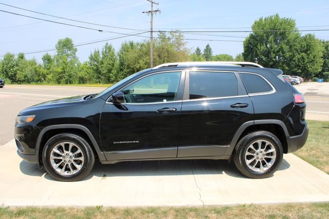 Used 2019 Jeep Cherokee Latitude Plus w/ Cold Weather Group AWD/4WD image 28