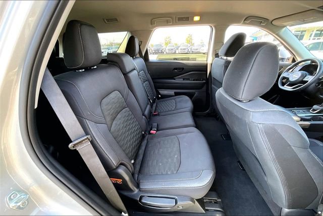 Certified 2025 Nissan Pathfinder SV image 21