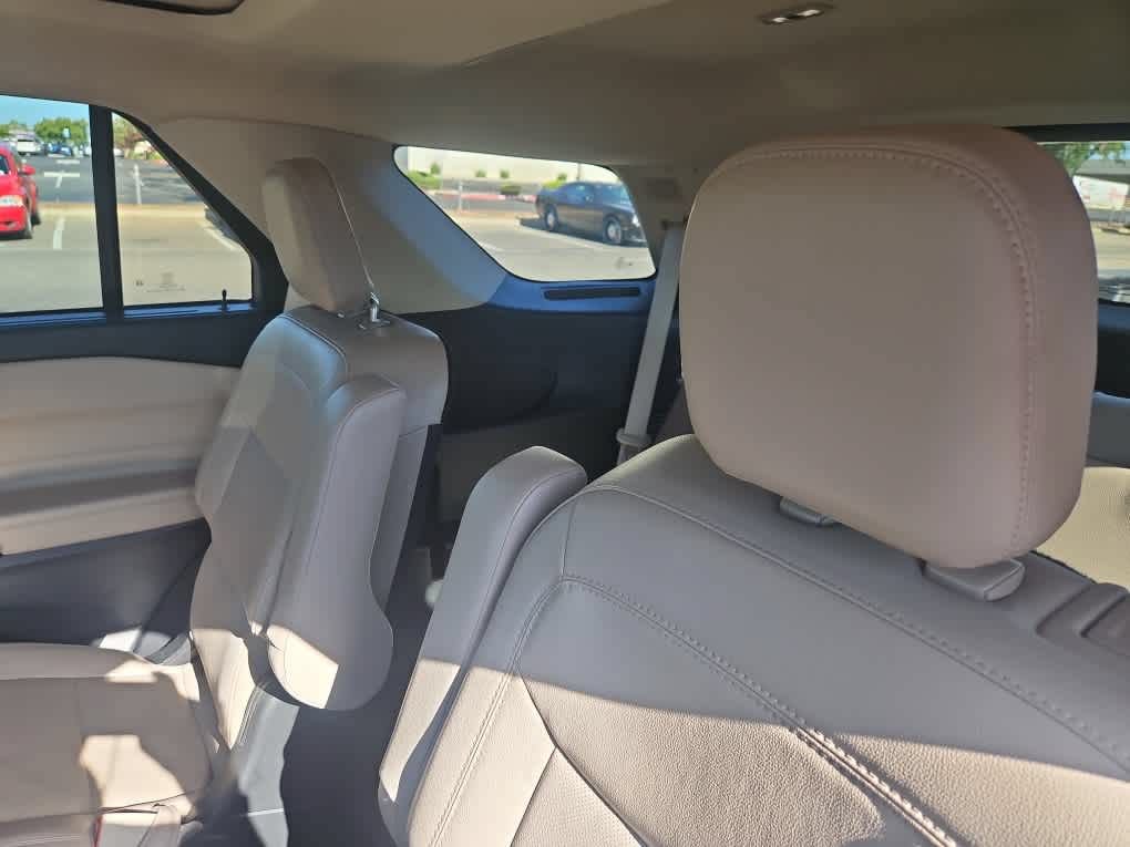 Used 2023 Ford Explorer Limited w/ Limited Technology Package RWD image 13