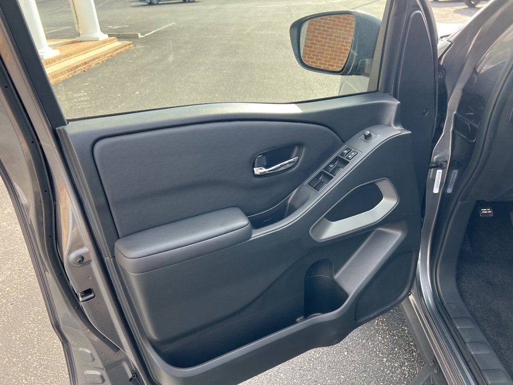 Used 2024 Nissan Frontier SV w/ Technology Package image 14