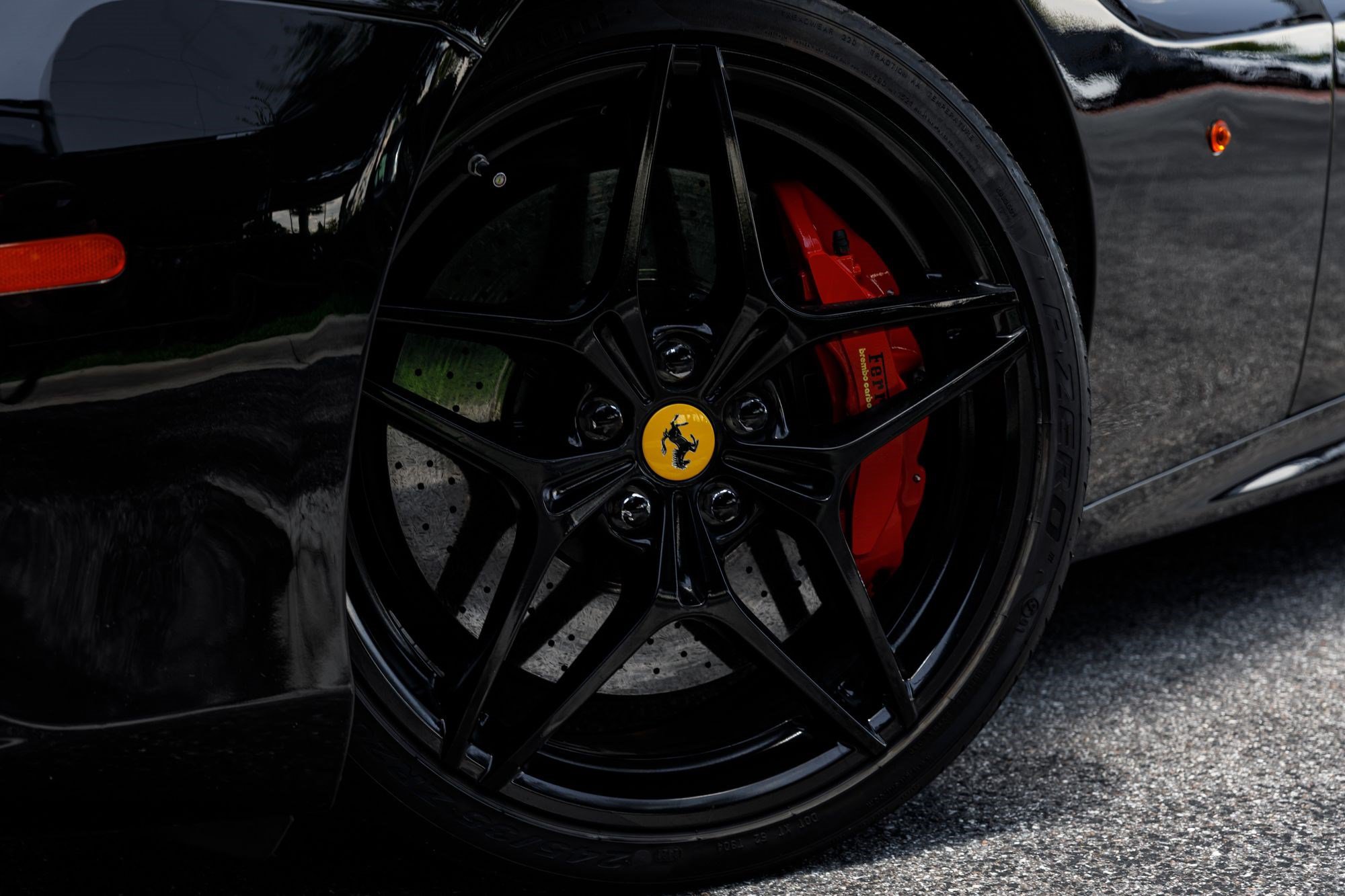 Used 2017 Ferrari California T RWD image 46