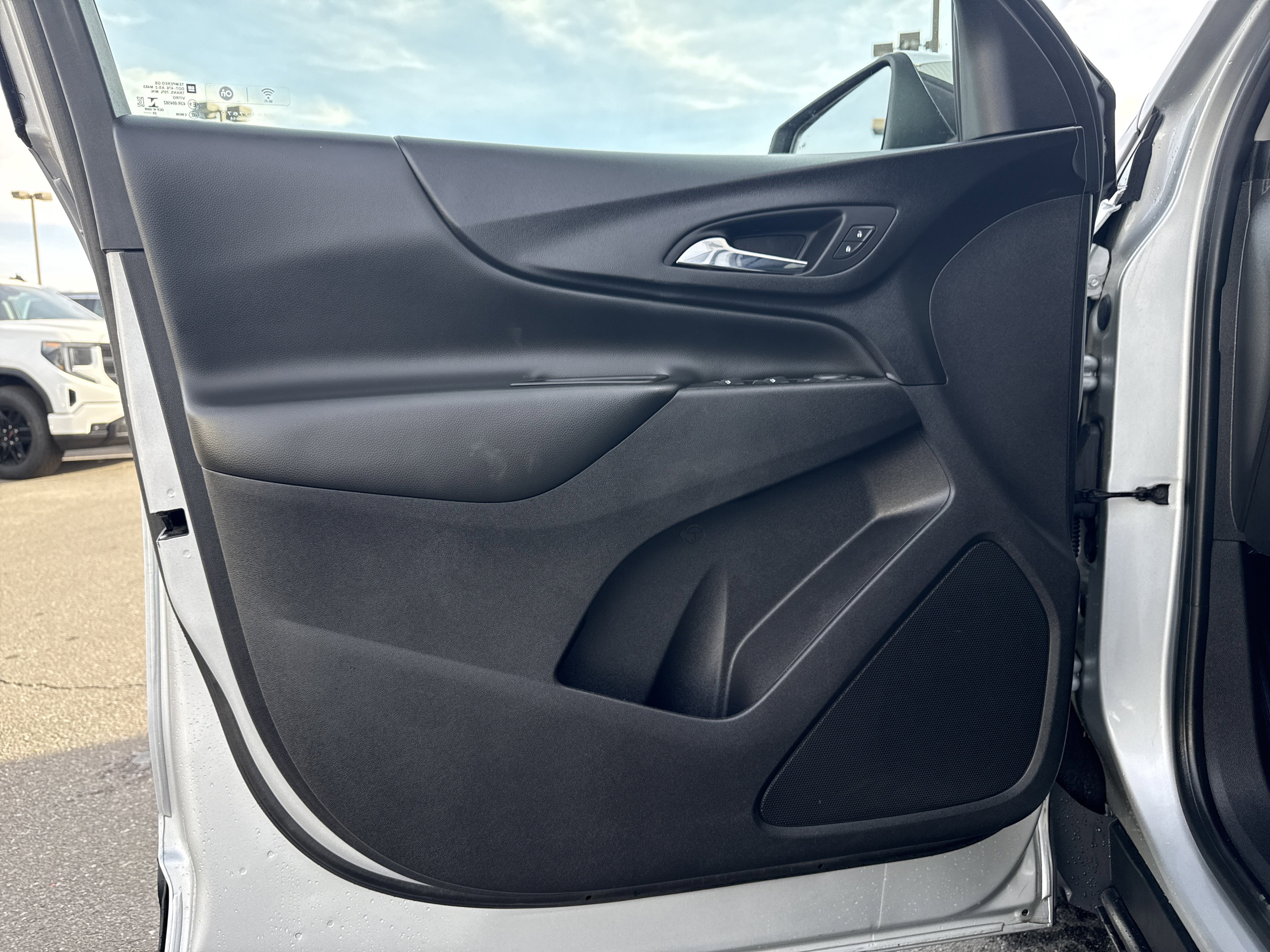 Used 2020 Chevrolet Equinox LT image 11