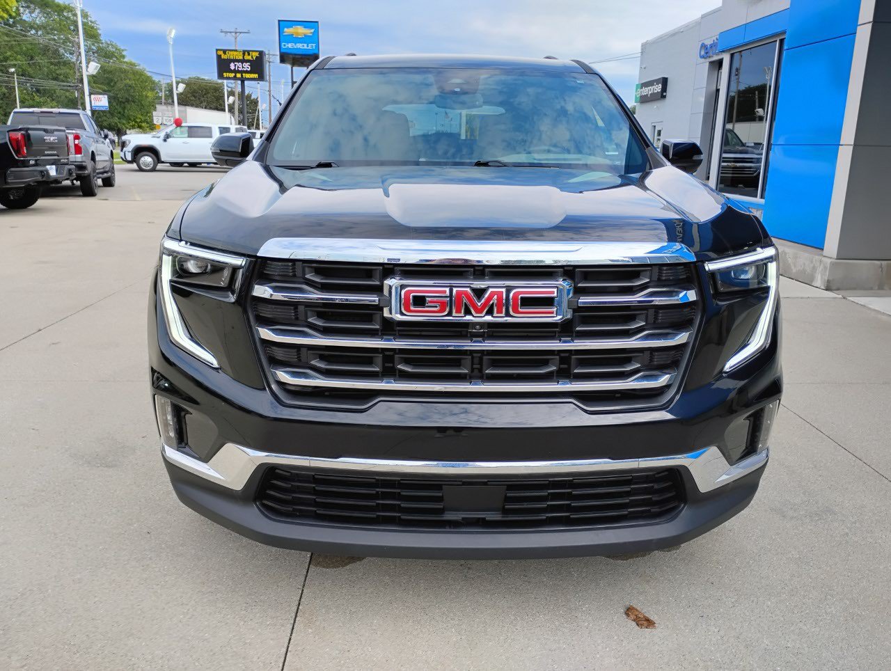 Used 2024 GMC Acadia Elevation FWD image 2