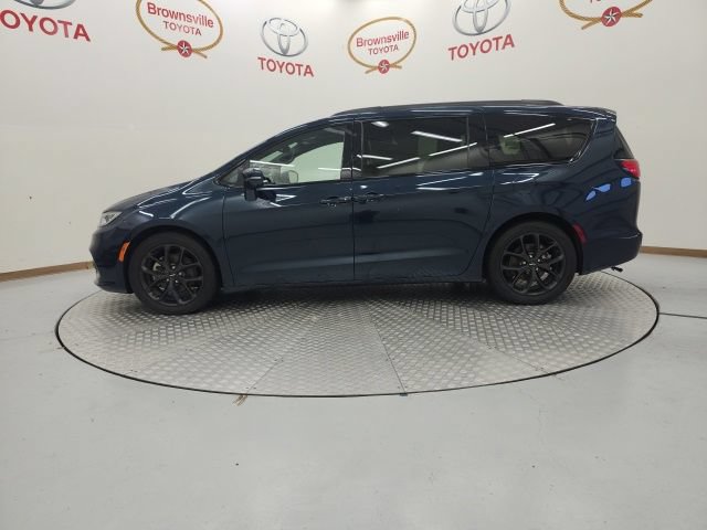 Used 2022 Chrysler Pacifica Limited w/ Uconnect Theater Family Group FWD image 5