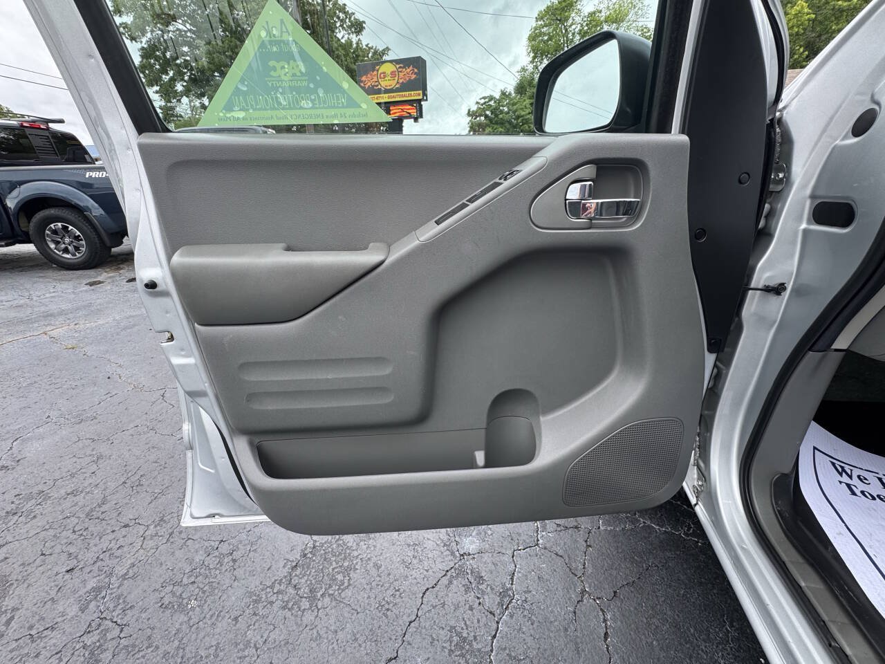 Used 2016 Nissan Frontier SV RWD image 19