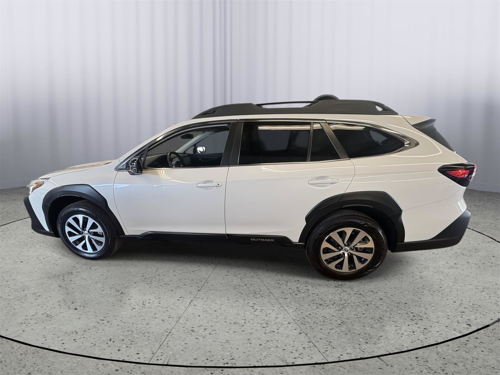 Used 2024 Subaru Outback Premium AWD/4WD image 2