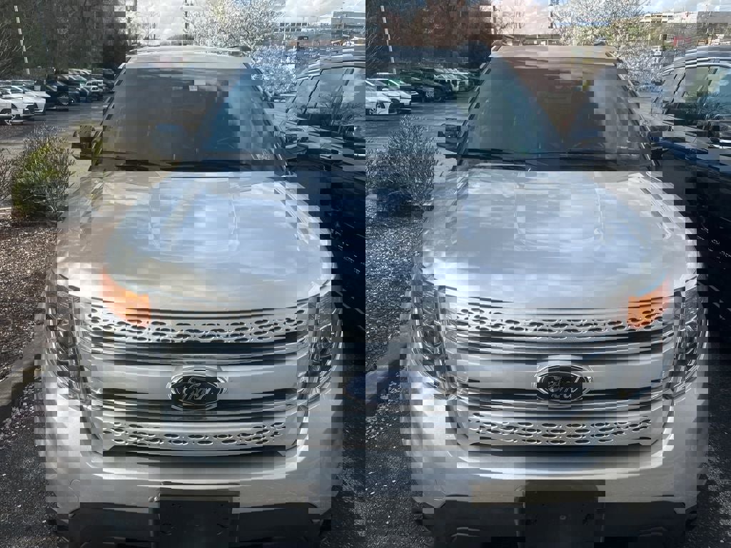 Used 2014 Ford Explorer XLT w/ Equipment Group 202A image 10