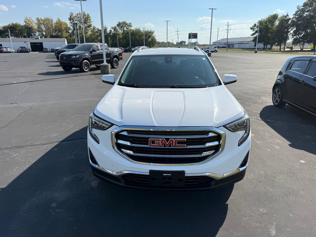 Used 2021 GMC Terrain SLT image 2