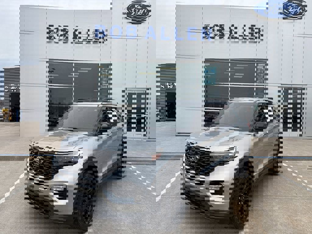 Used 2024 Ford Explorer ST-Line w/ Class IV Trailer Tow Package image 1