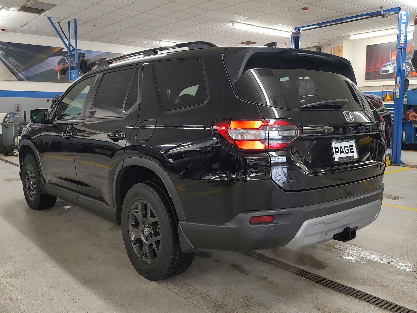 Used 2025 Honda Pilot TrailSport image 34