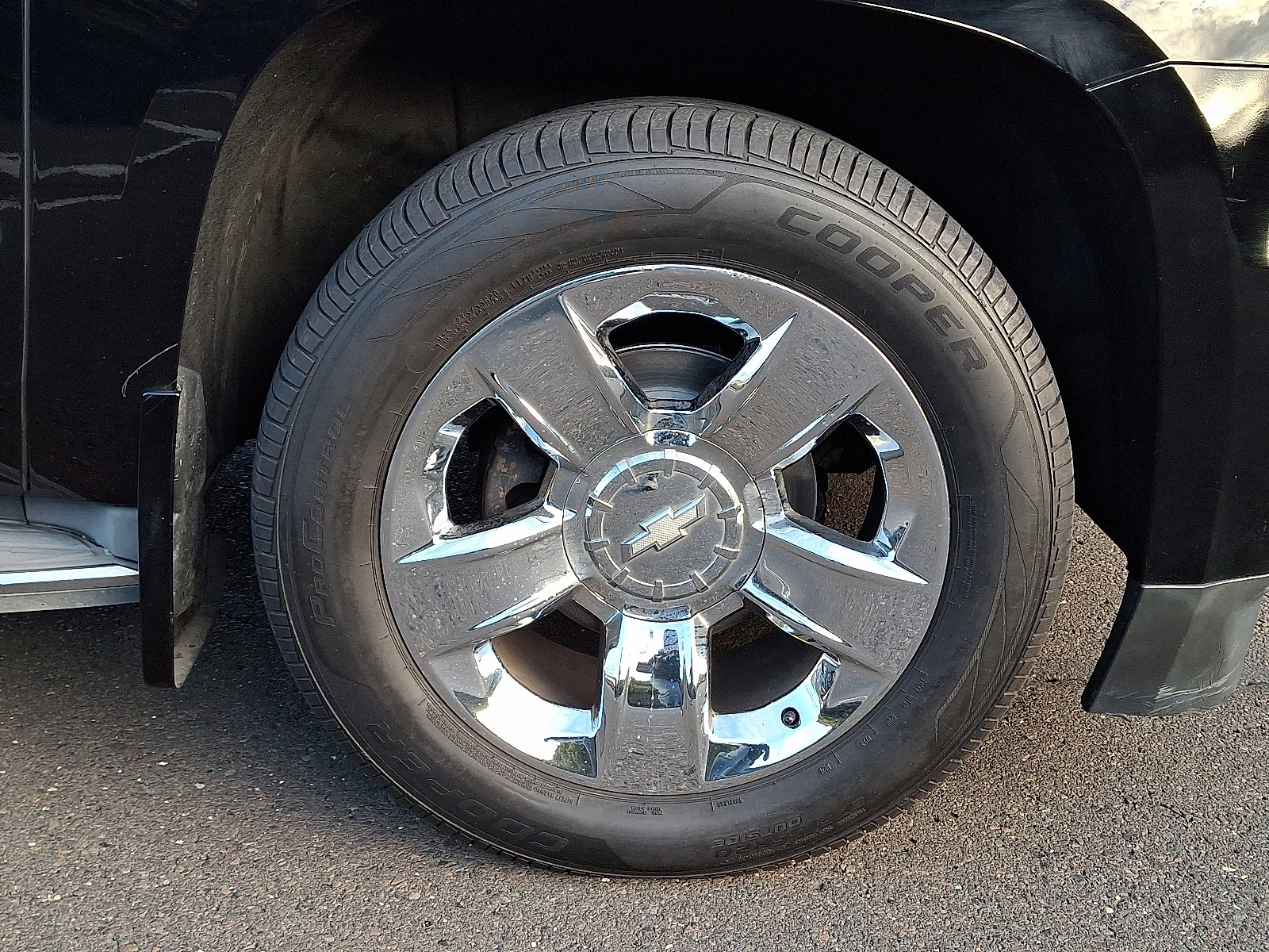 Used 2015 Chevrolet Suburban LTZ image 8