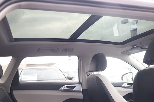 New 2026 Volkswagen Taos SE image 21