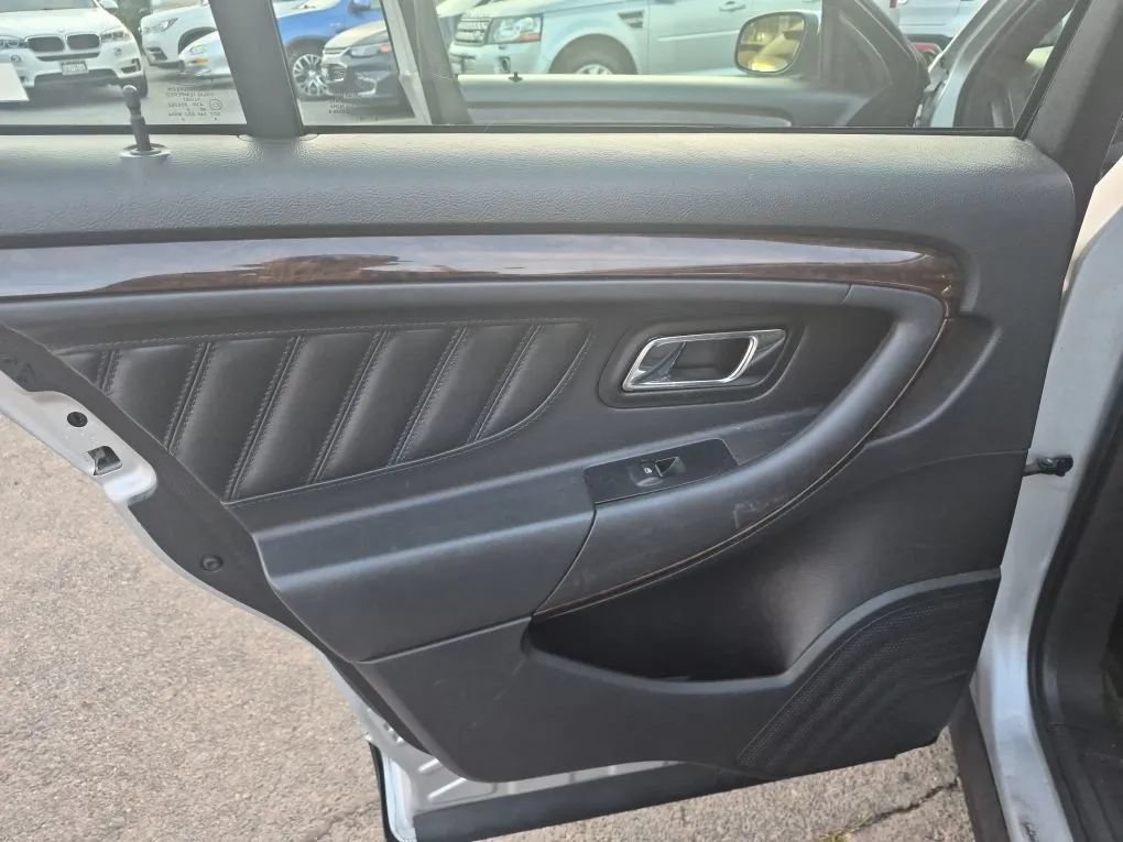 Used 2013 Ford Taurus Limited FWD image 16