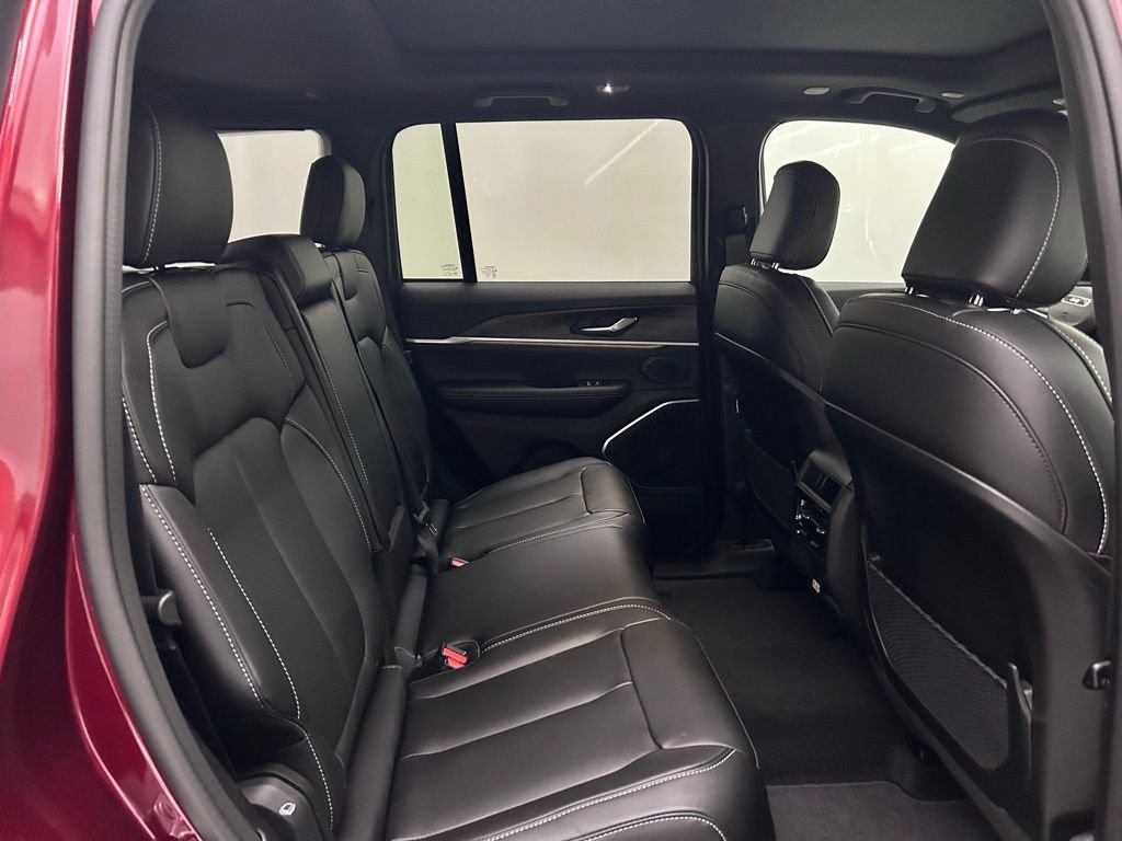 New 2026 Jeep Grand Cherokee Limited w/ Limited Altitude Package AWD/4WD image 15
