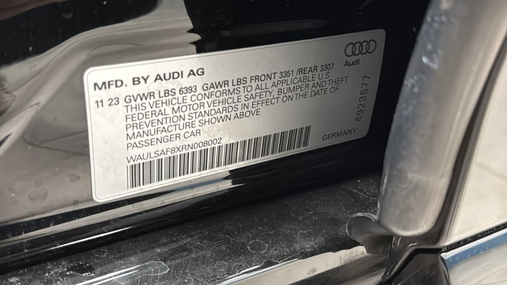 Used 2024 Audi S8 w/ S8 Comfort Plus Package AWD/4WD image 31