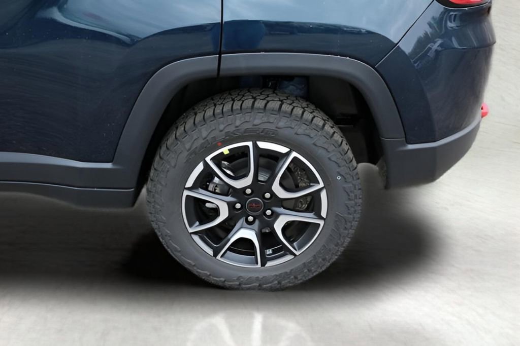 New 2026 Jeep Compass Trailhawk w/ Sun, Sound & Navigation Group image 9