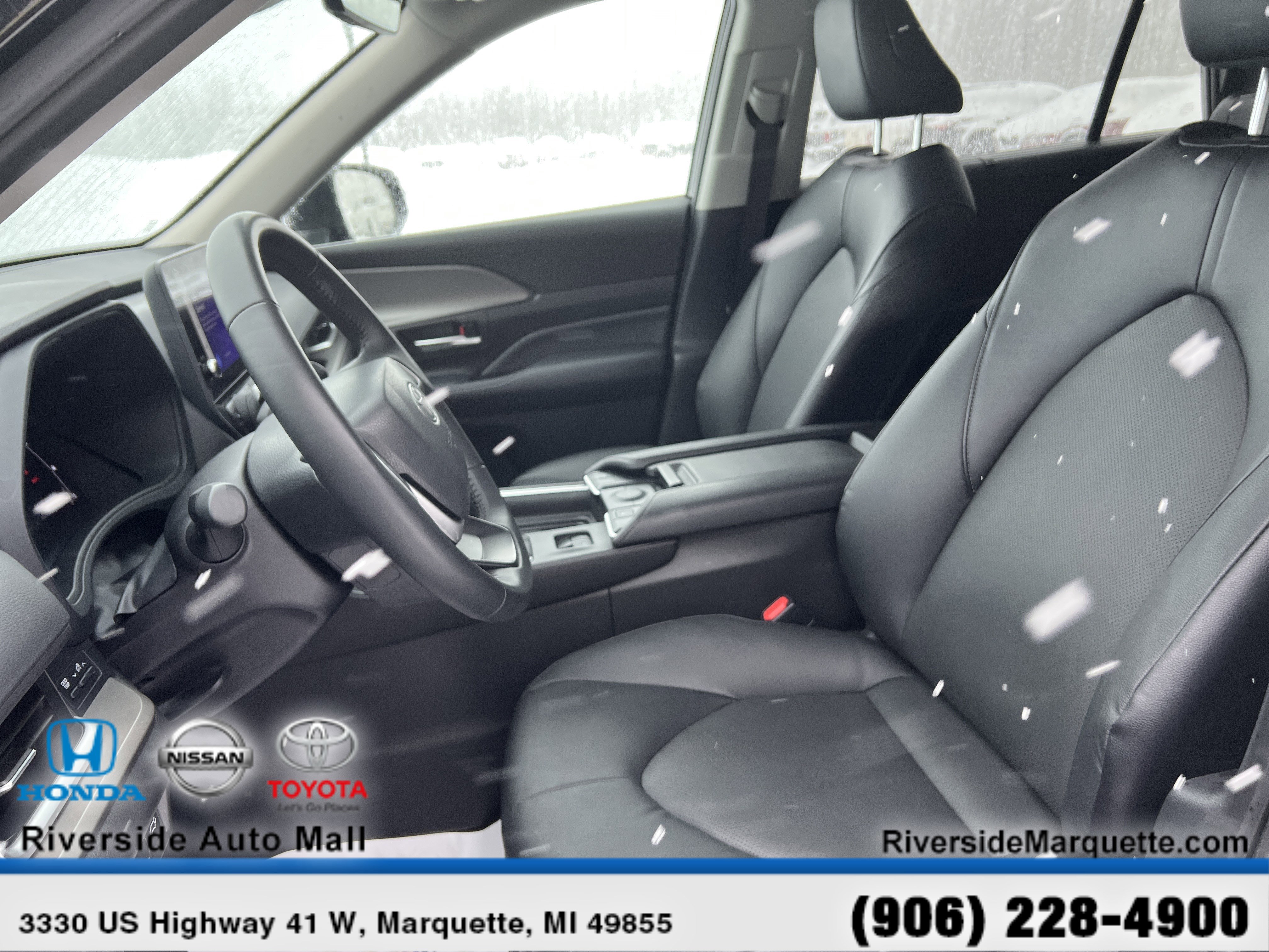 Used 2025 Toyota Grand Highlander AWD image 15