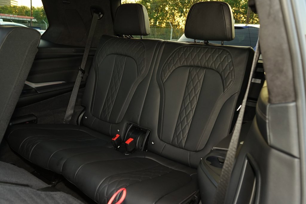 Used 2021 BMW X7 M50i image 33