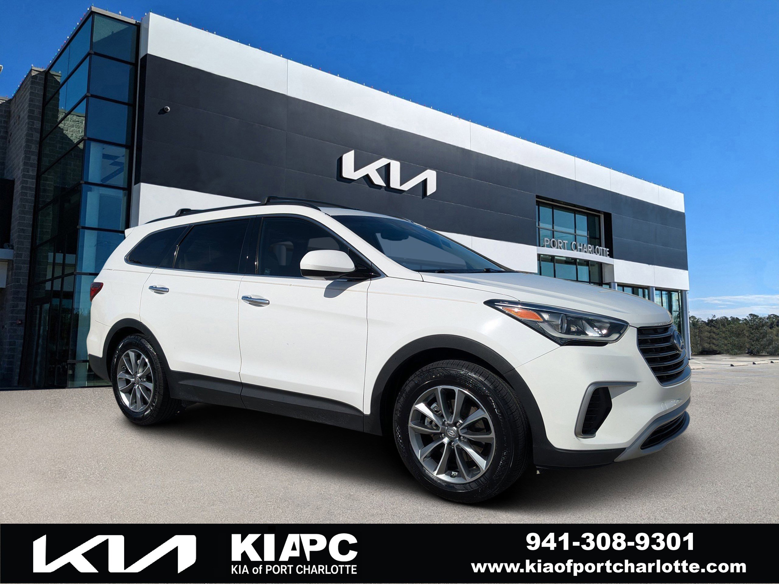 Used 2018 Hyundai Santa Fe SE image 1