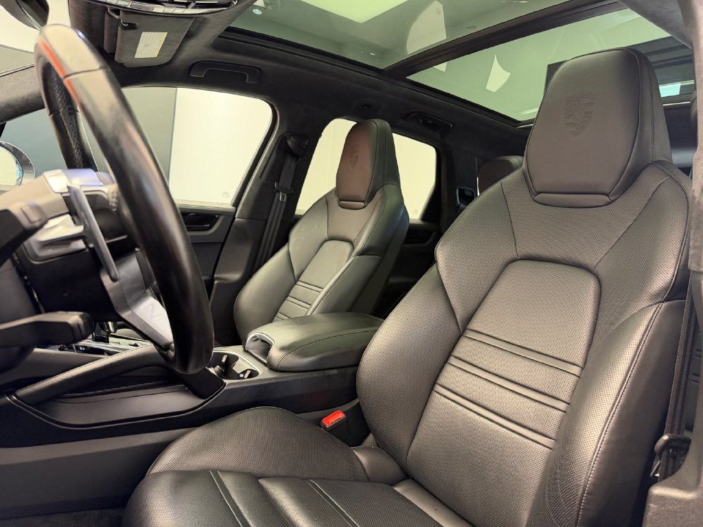Used 2021 Porsche Cayenne GTS AWD/4WD image 5