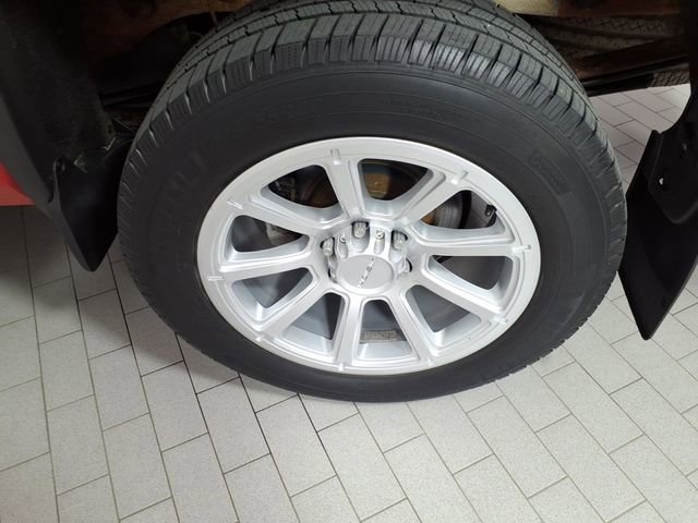 Used 2015 GMC Sierra 1500 SLT w/ SLT Crew Cab Value Package AWD/4WD image 8