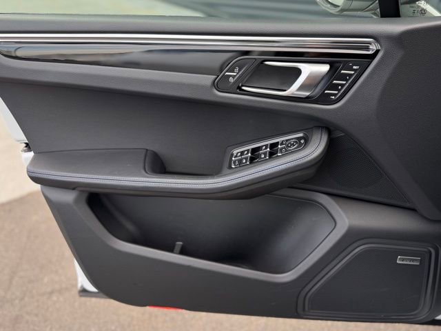 Certified 2025 Porsche Macan Turbo image 13