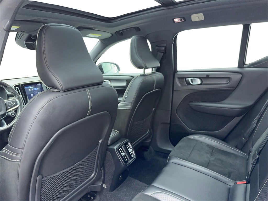 Used 2019 Volvo XC40 T5 R-Design image 40