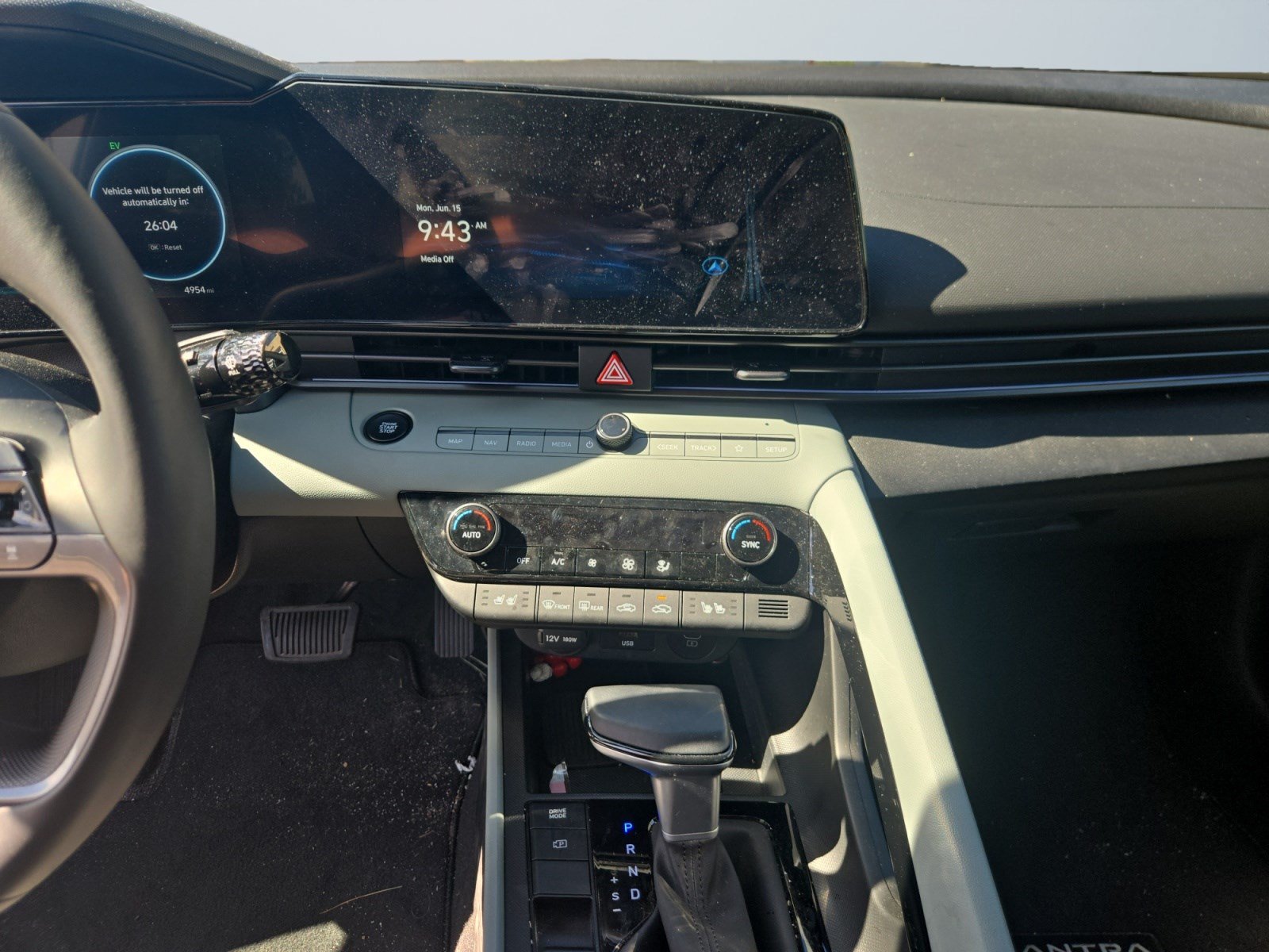 Certified 2025 Hyundai Elantra Limited FWD image 13