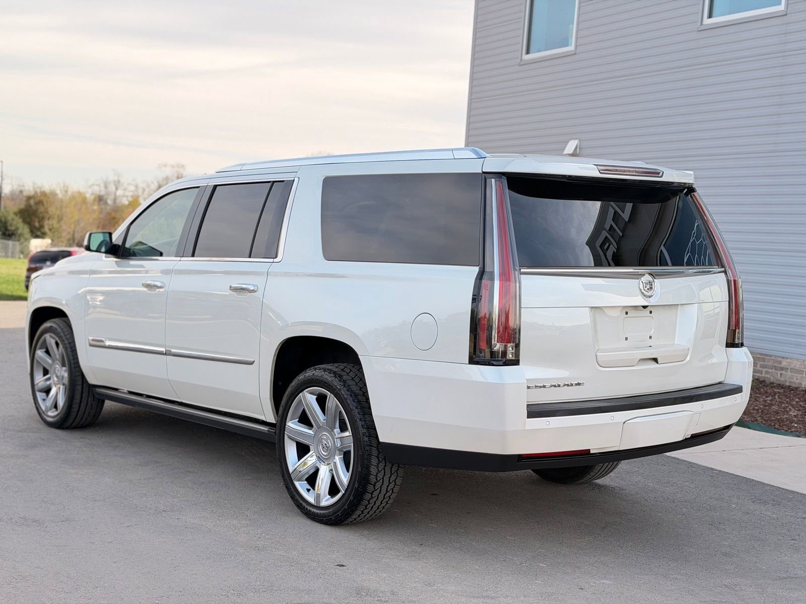 Used 2015 Cadillac Escalade ESV Premium AWD/4WD image 11