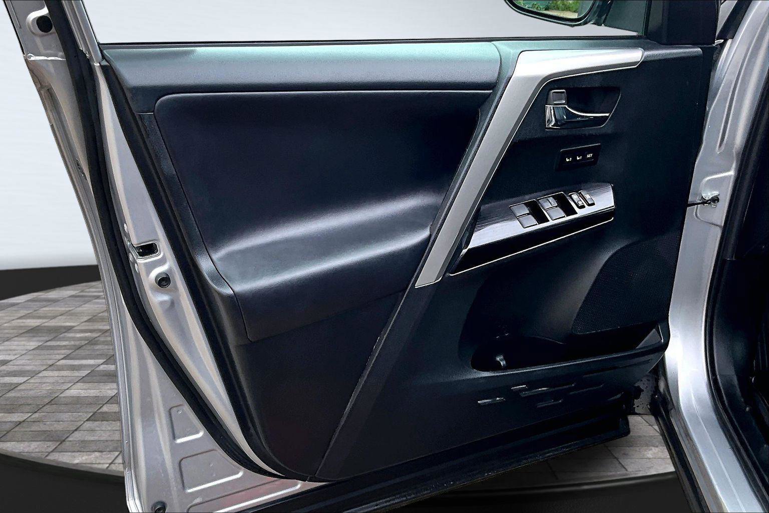 Used 2017 Toyota RAV4 Limited w/ Advanced Technology Package image 23