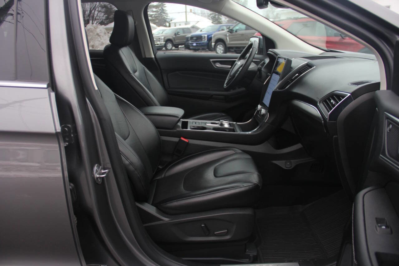 Used 2022 Ford Edge Titanium w/ Equipment Group 301A AWD/4WD image 21