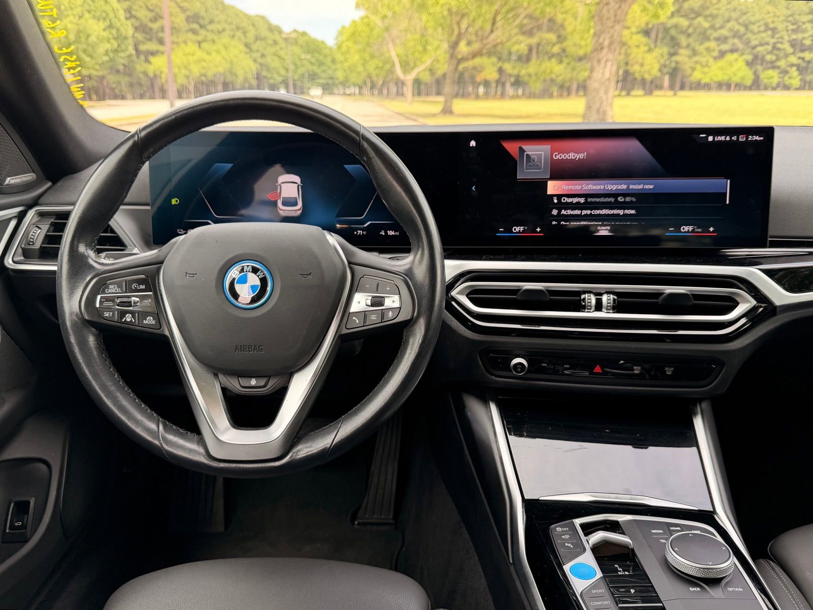Used 2023 BMW i4 eDrive40 RWD image 3