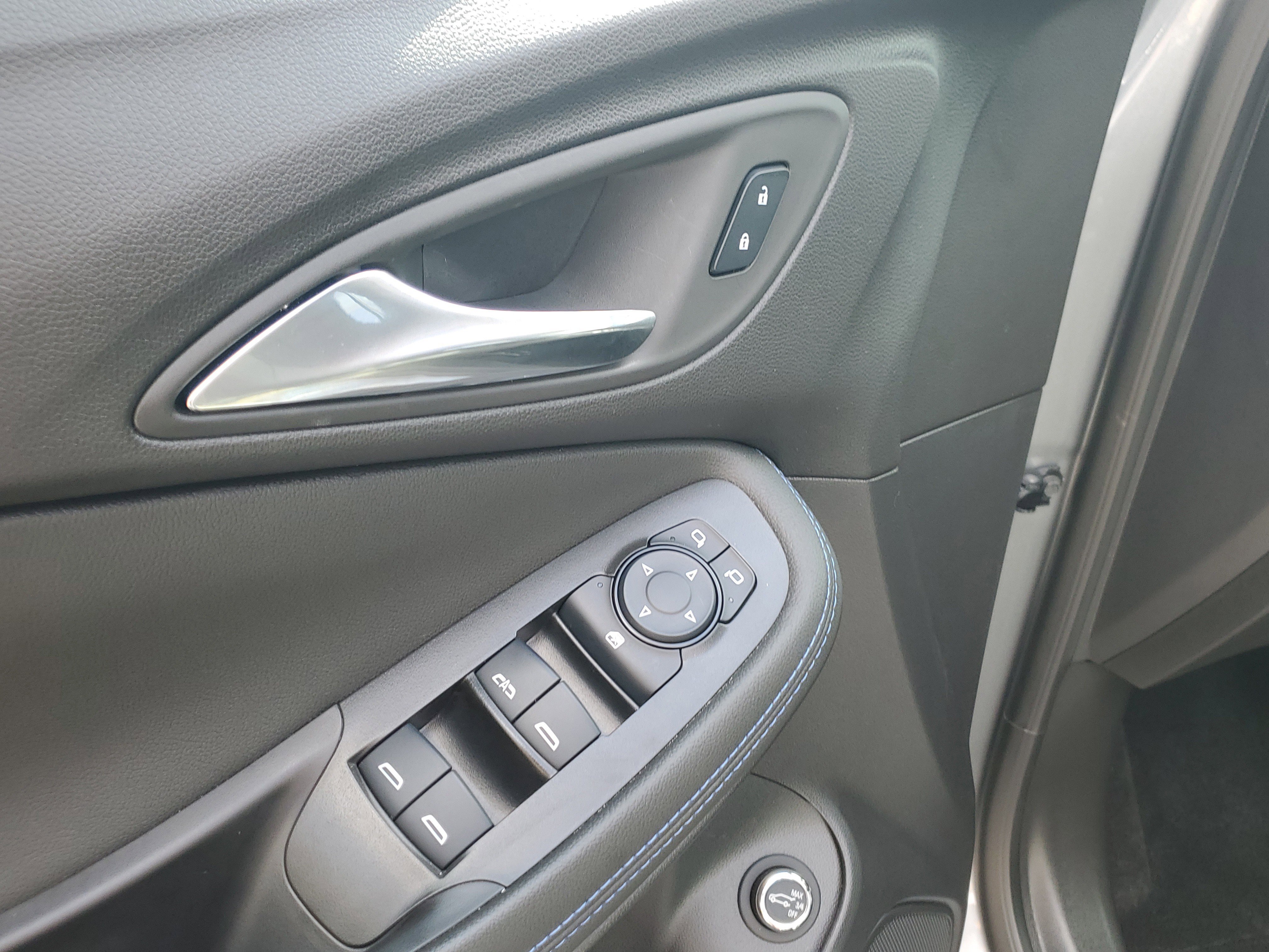 Used 2025 Buick Encore GX Sport Touring w/ Advanced Technology Package image 18