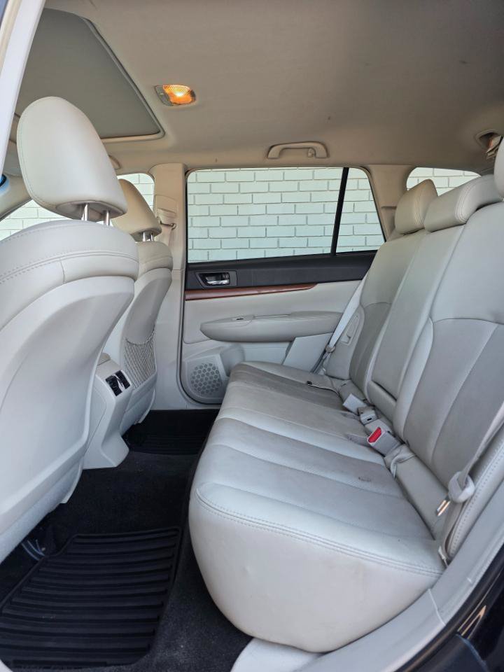 Used 2014 Subaru Outback 2.5i Limited w/ Moonroof Package AWD/4WD image 12