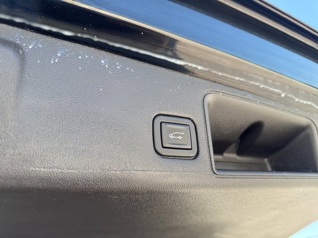 Used 2024 GMC Terrain SLT image 15