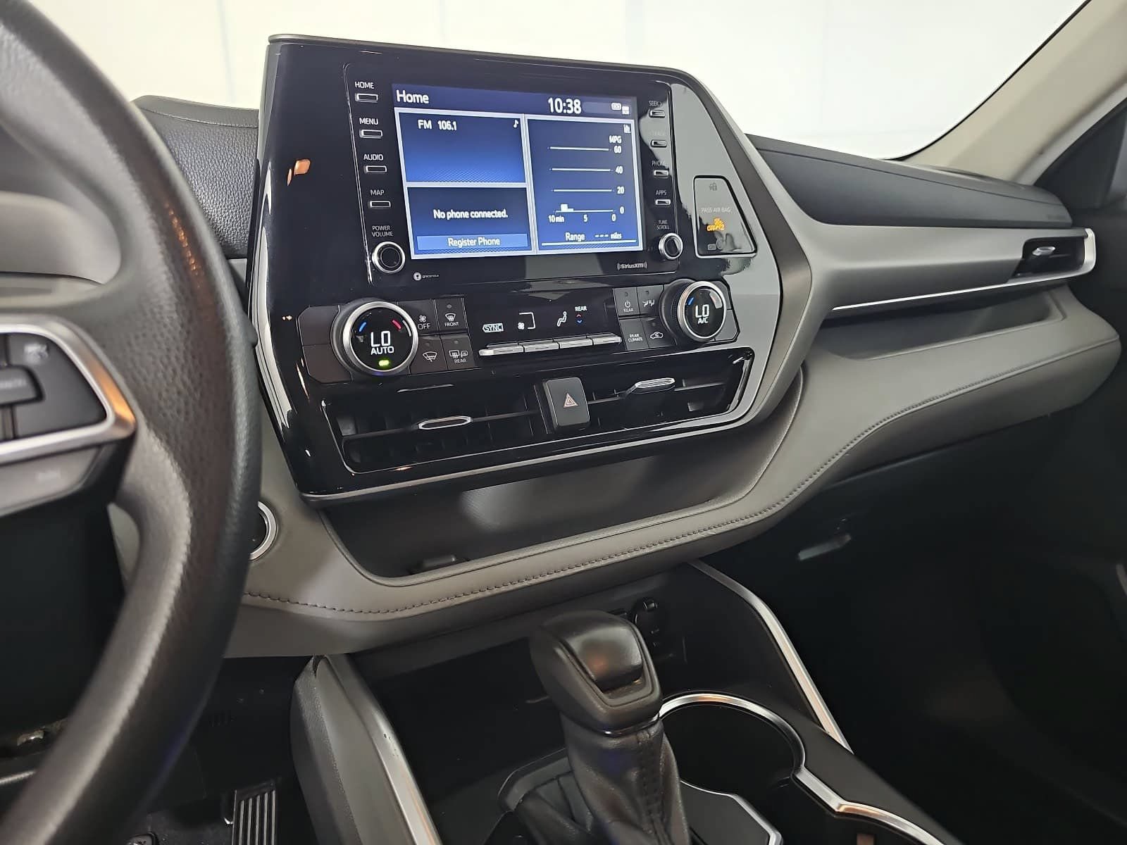 Used 2021 Toyota Highlander L FWD image 18