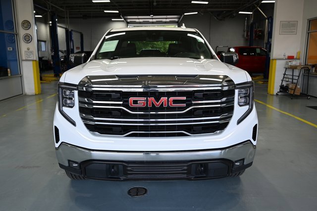 Used 2022 GMC Sierra 1500 SLT w/ SLT Convenience Package image 2