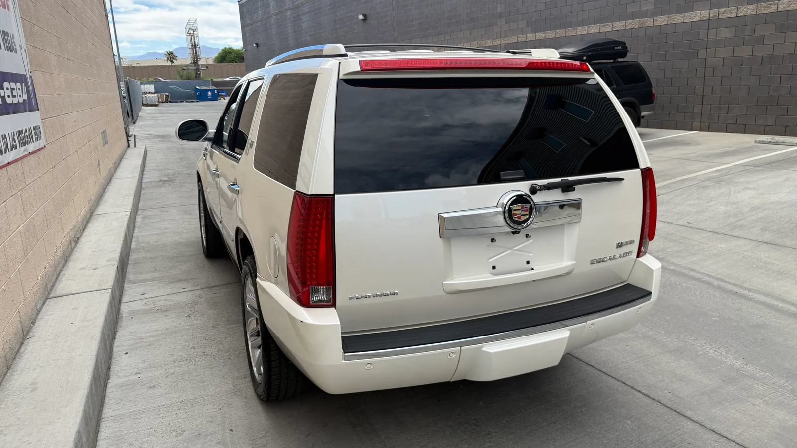 Used 2012 Cadillac Escalade Platinum AWD/4WD image 6