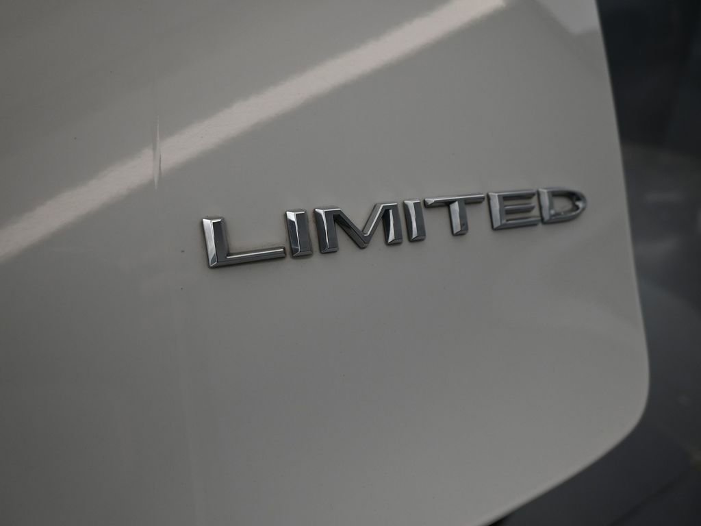 Used 2023 Chrysler Pacifica Limited FWD image 24