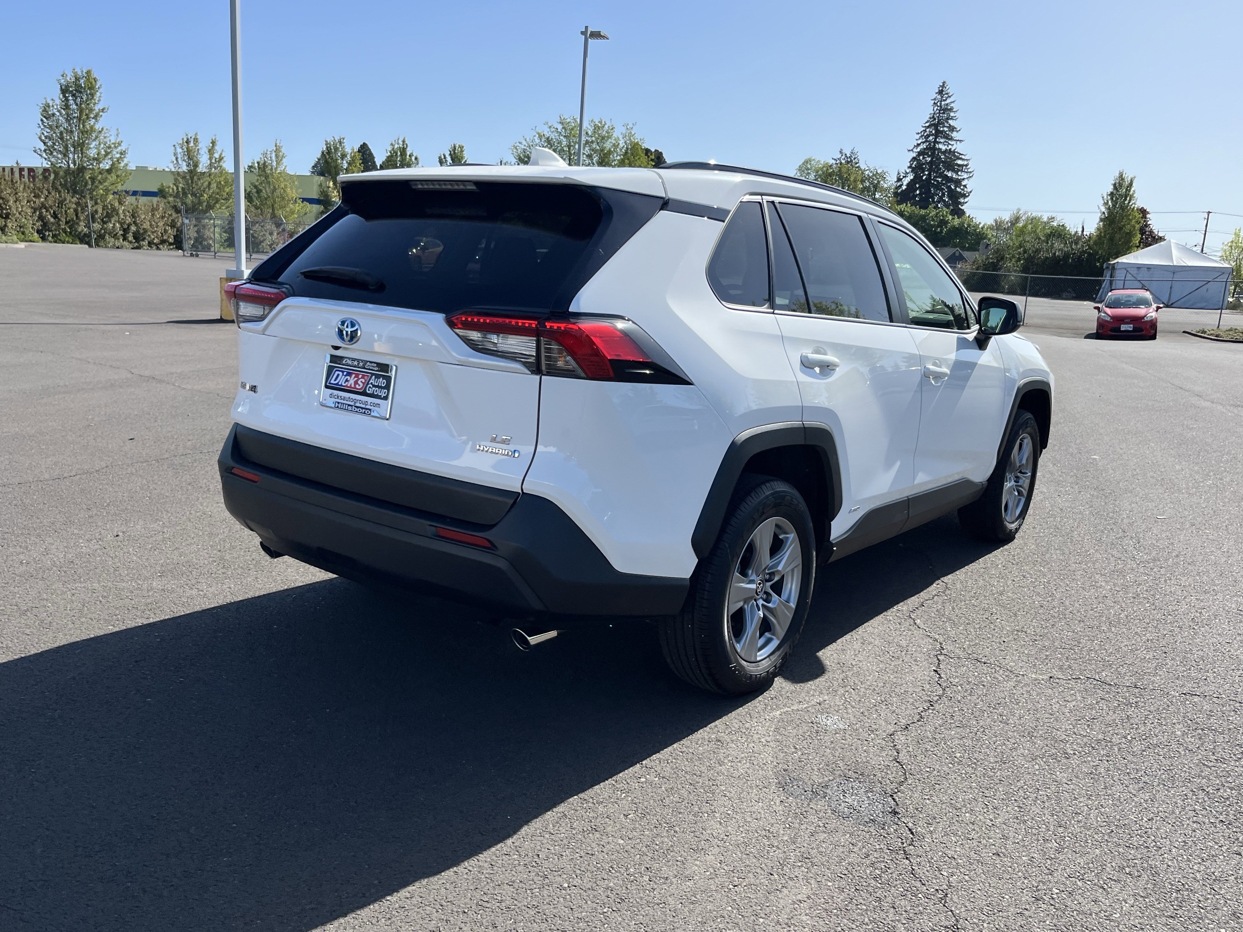 Used 2024 Toyota RAV4 LE AWD/4WD image 5
