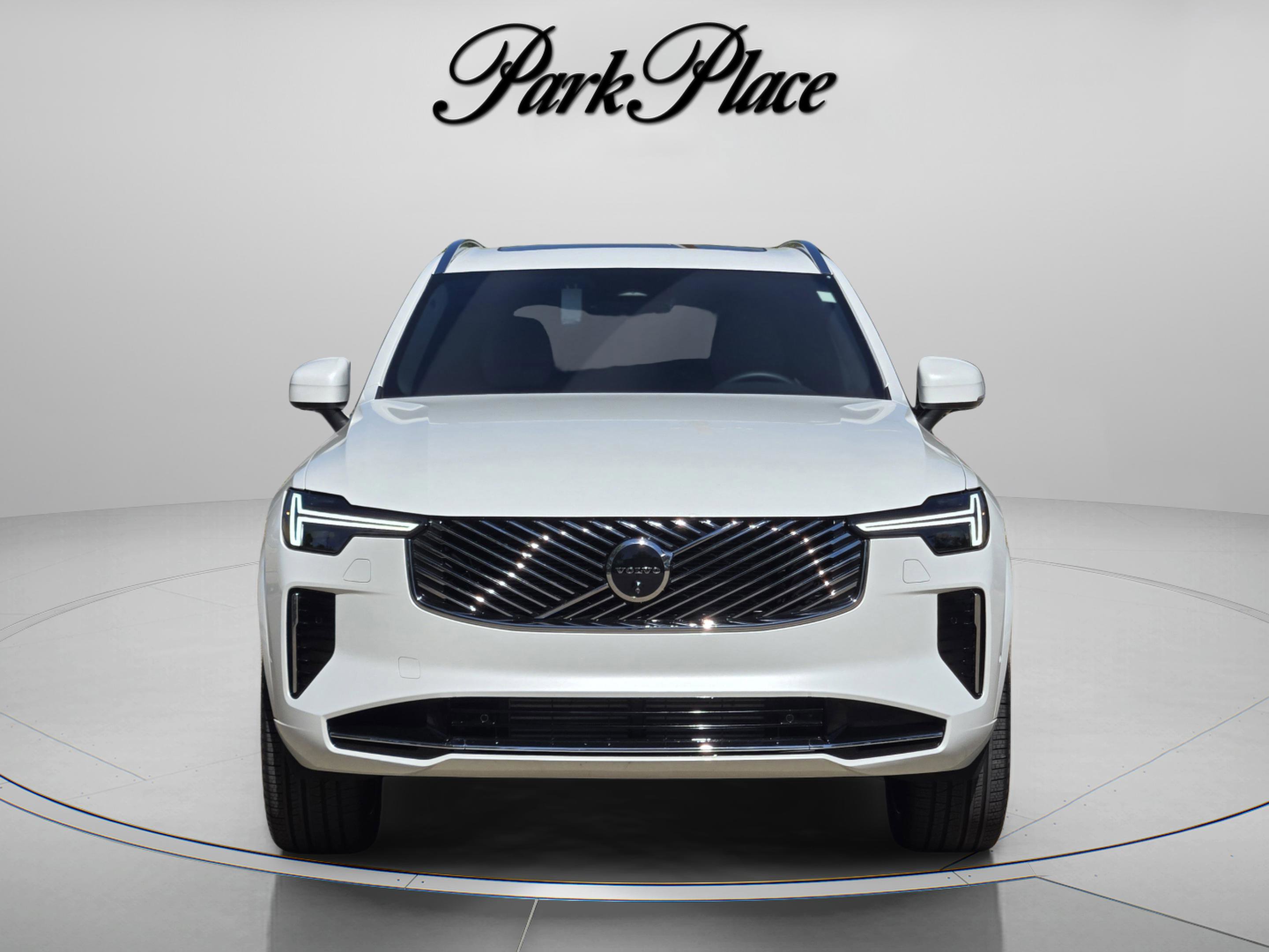 Certified 2025 Volvo XC90 T8 Plus w/ Protection Package Premier image 9