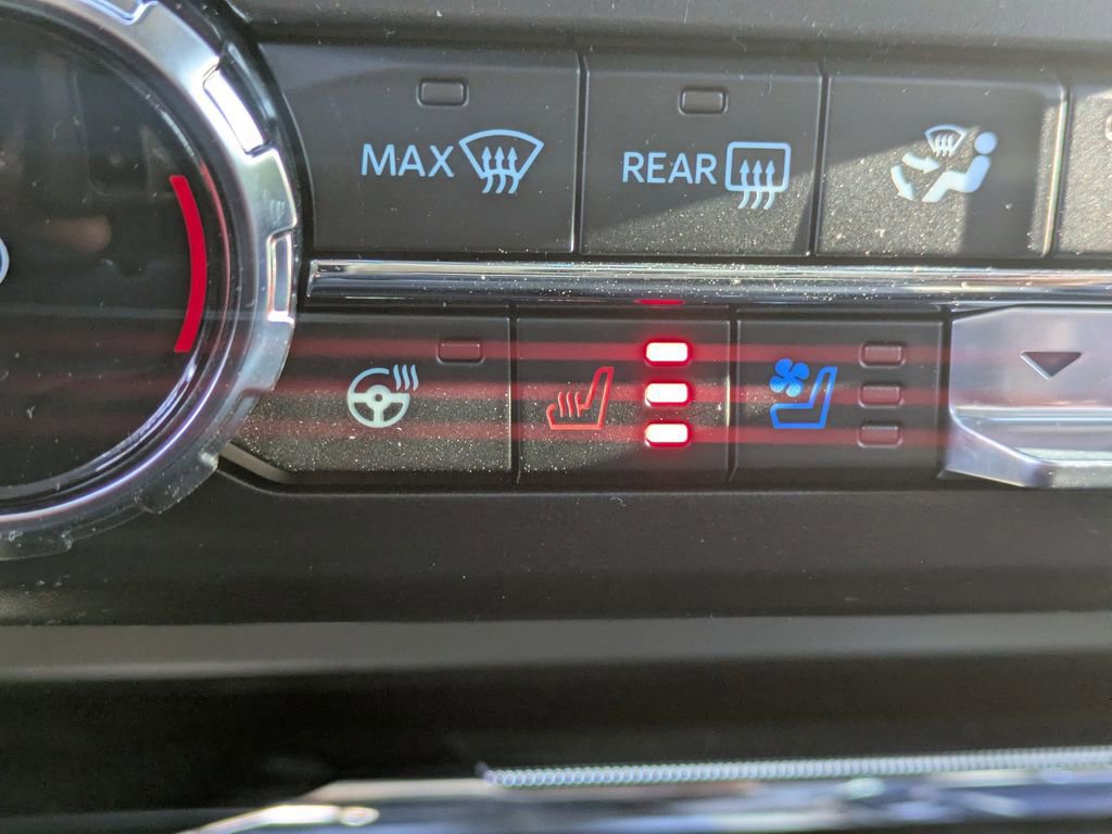 New 2026 Ford F250 Lariat w/ Black Appearance Package image 25