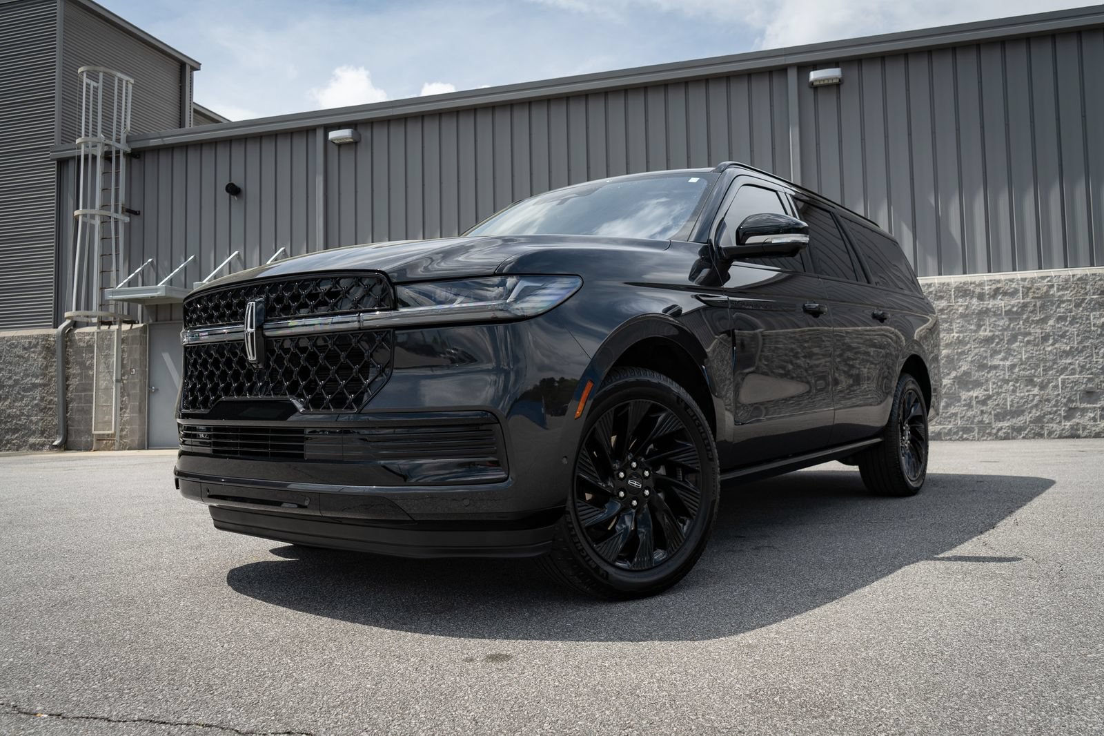 Used 2025 Lincoln Navigator L Reserve w/ Jet Appearance Package AWD/4WD image 5